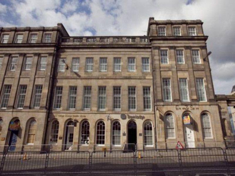 Travelodge Edinburgh Central Waterloo Place Экстерьер фото
