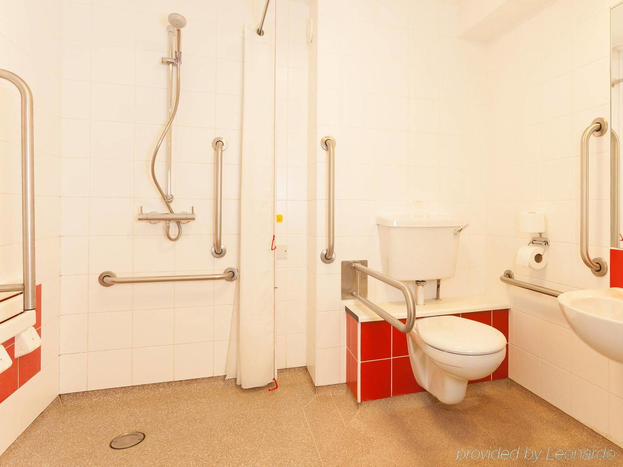 Travelodge Edinburgh Central Waterloo Place Экстерьер фото